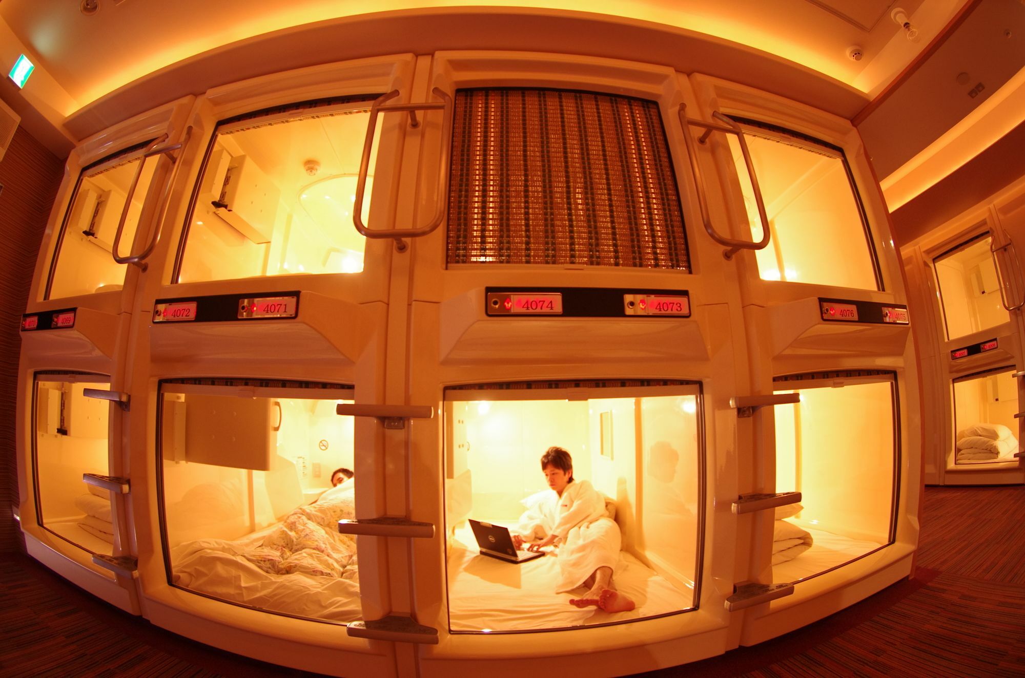 Capsule Inn Osaka - Caters To Men מראה חיצוני תמונה